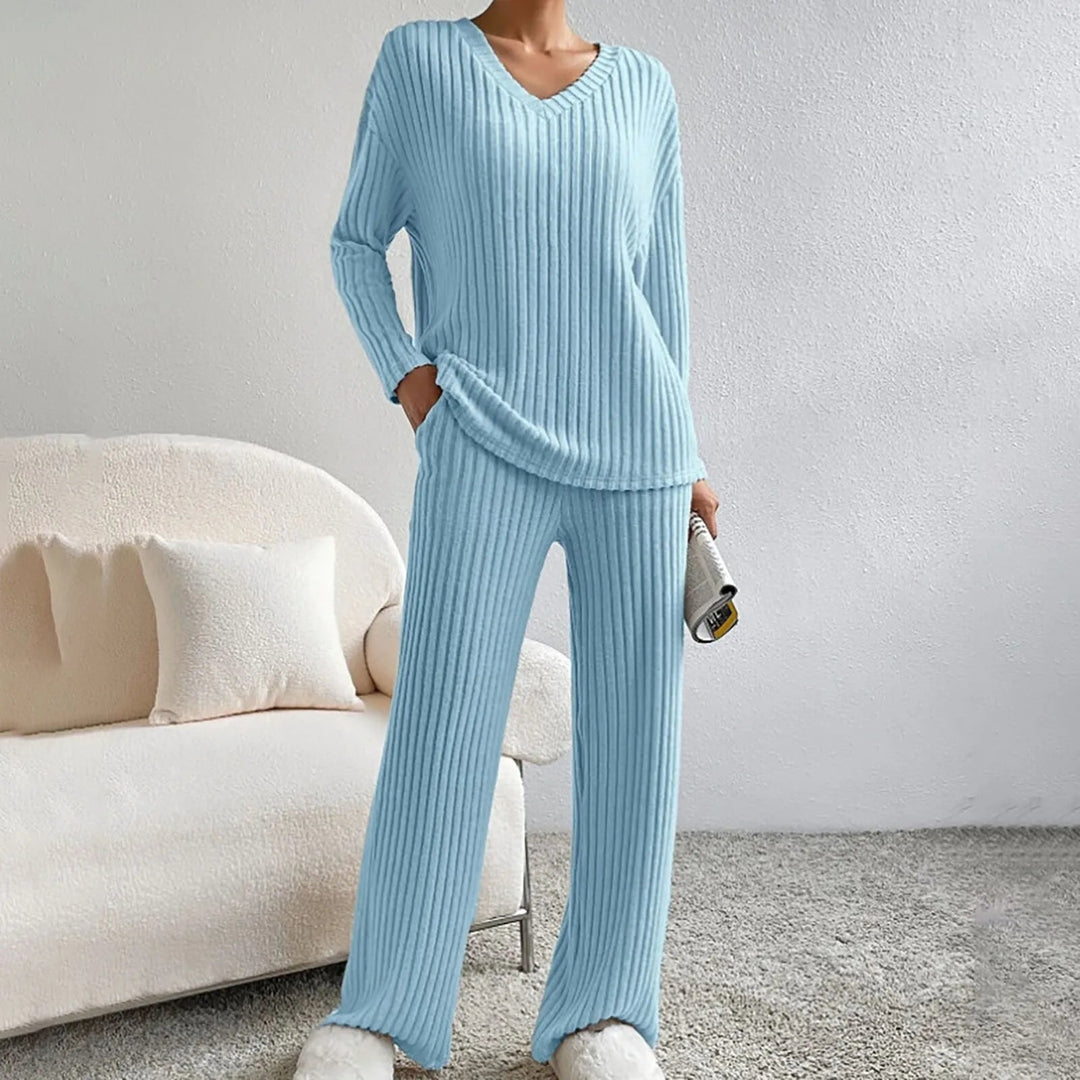 CALYNTHA – V-NECK KNIT TWO-PIECE SET