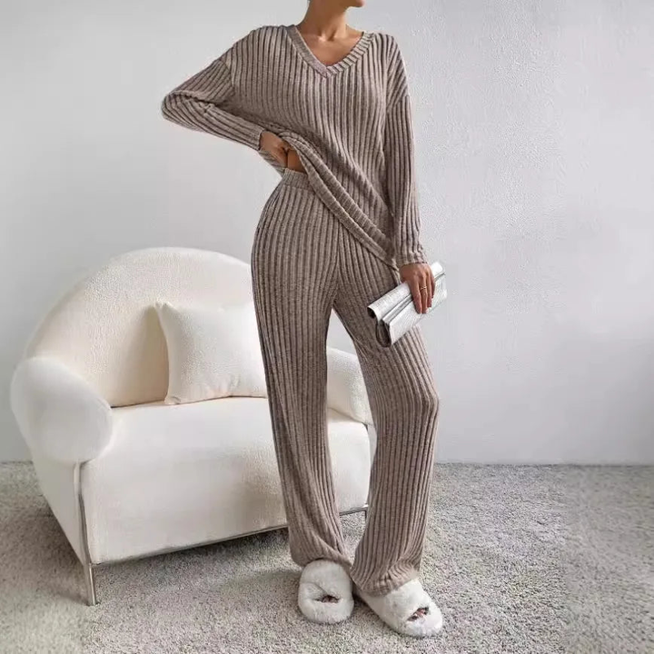 CALYNTHA – V-NECK KNIT TWO-PIECE SET